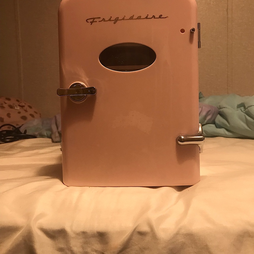 Mini fridge